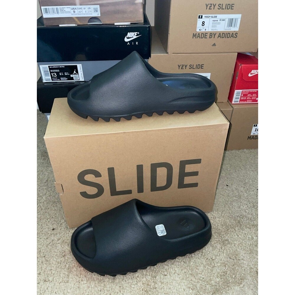 Yeezy slides onyx size 10